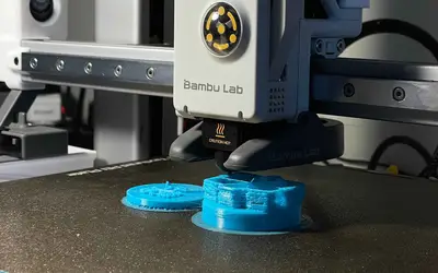 Pencetakan 3D di workshop 3D Lab Bali