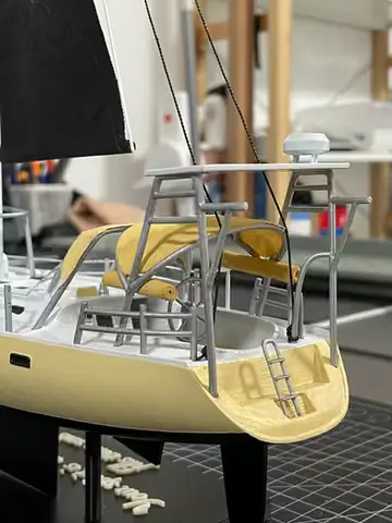 Kapal pesiar hasil cetak 3D dari belakang